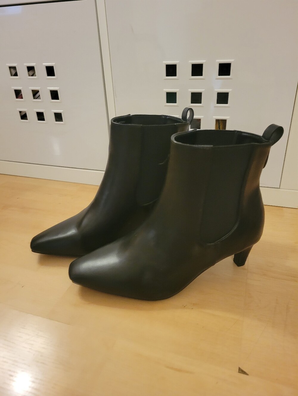 Chelsea Kitten Heel Booties Torrid 9 WW Black Pointed Toe Extra Wide NWOT